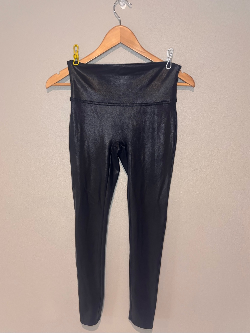 SPANX Black Faux Leather Leggings Classic Style Shape-wear Fitted Medium‎ Petite